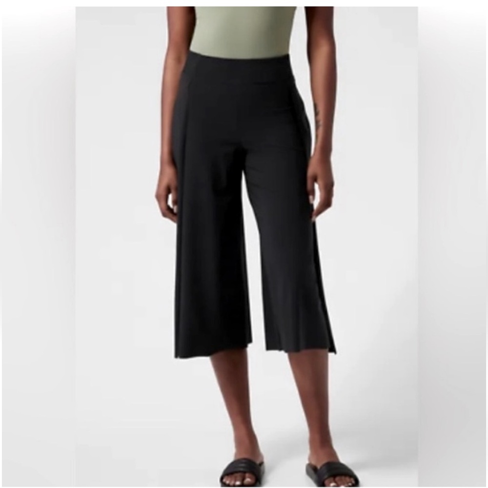 Athleta black cropped Cosmic Wrap Pant